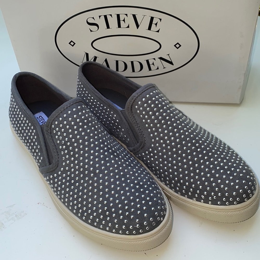 AUTH NIB Steve Madden EXCITT STUDDED SLIP ON GREY